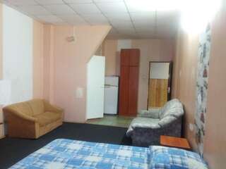 Мотели Kadm Минск Двухместный номер с двуспальной кроватью и дополнительной кроватью-4